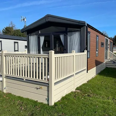 Falconers Lodge With Hot Tub Barmby on the Moor Exterior photo