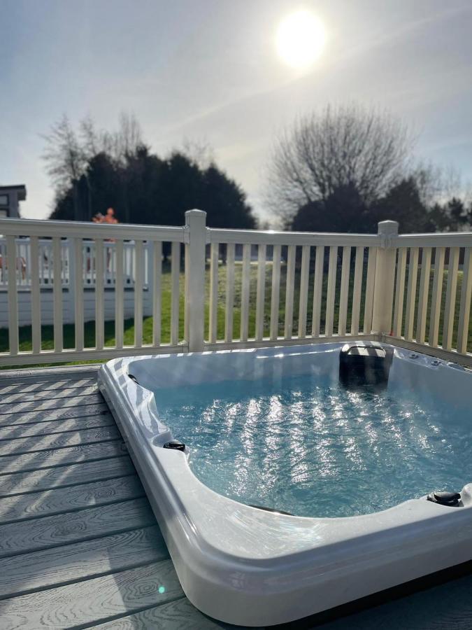 Holiday home Falconers With Hot Tub
