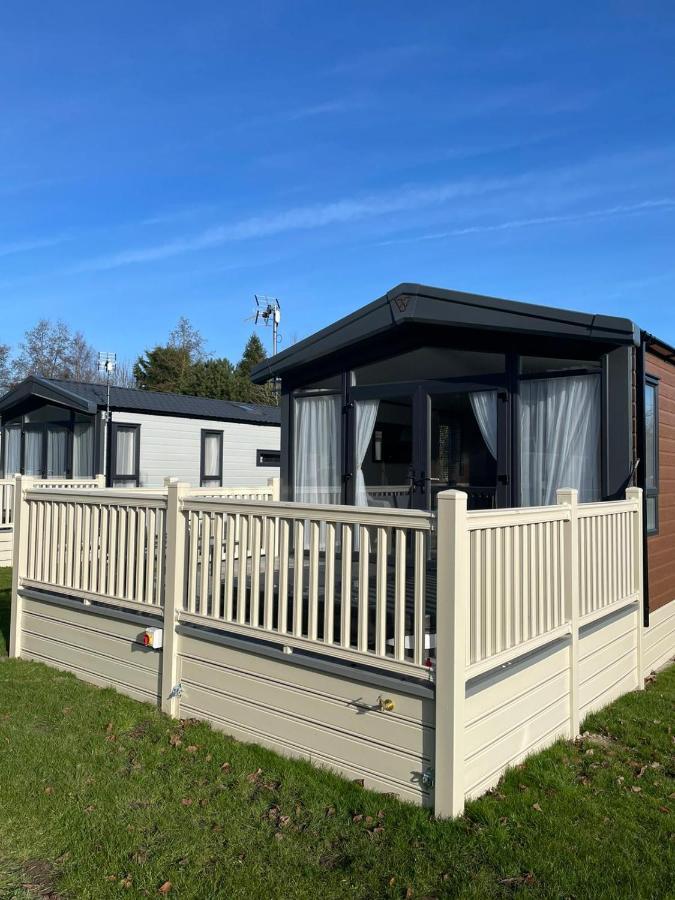 Holiday home Falconers With Hot Tub Barmby on the Moor